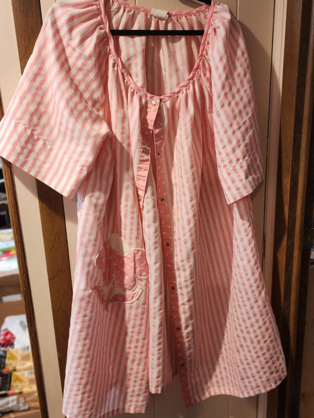 **Morning News Housecoat / Lounge Robe Women's 1X Pink & White Striped Snap Fron